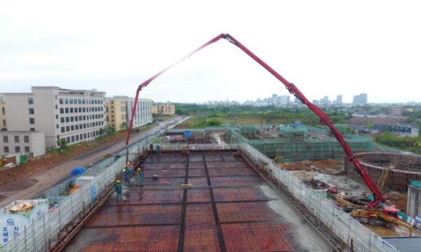 龙游县城南污水处理厂工程配套管理用房顺利封顶